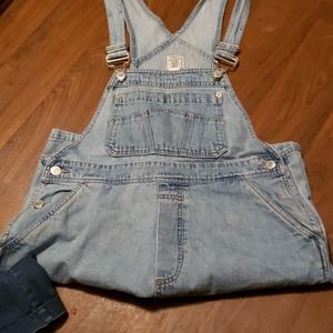 Ladies Levi coverall shorts